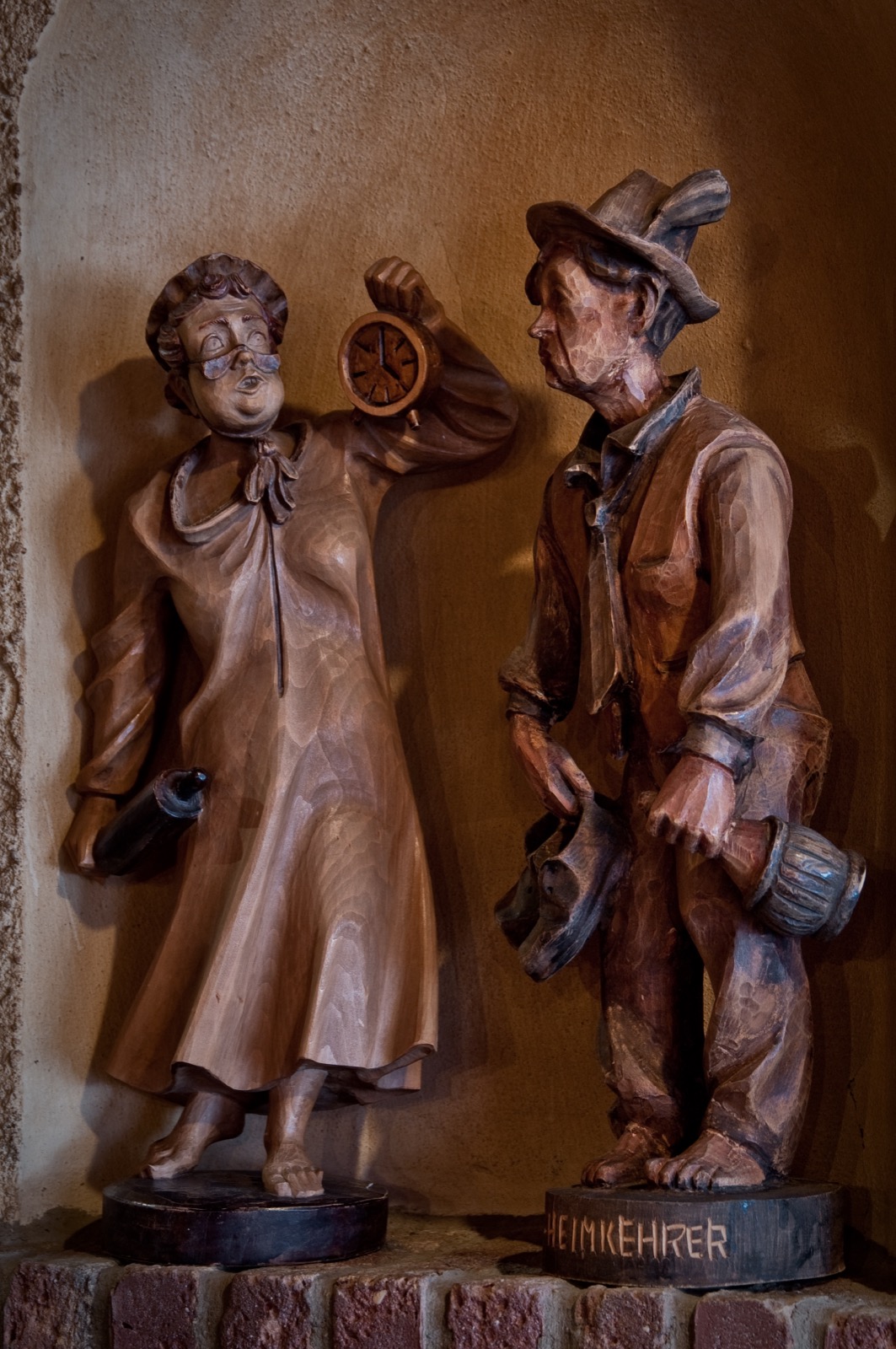 "Heimkehrer" Holzfiguren