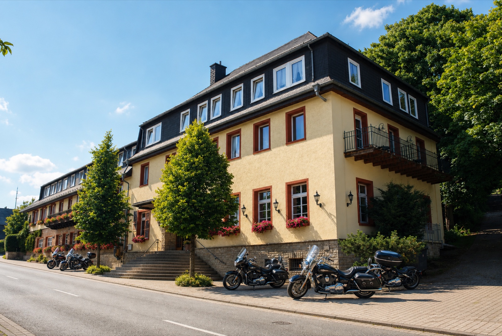 Motorräder vor dem Hotel Brügges Loui in Willingen-Usseln
